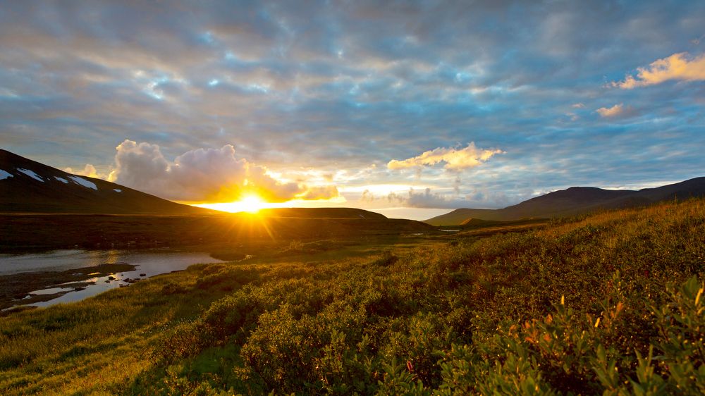 Между небом и землей.