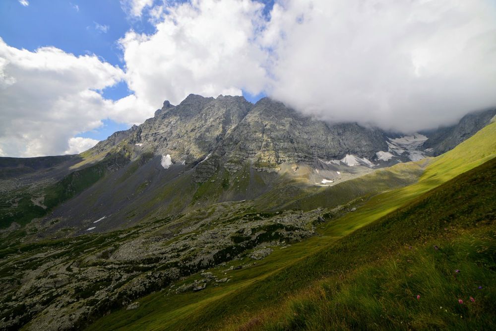 Гора в облаках