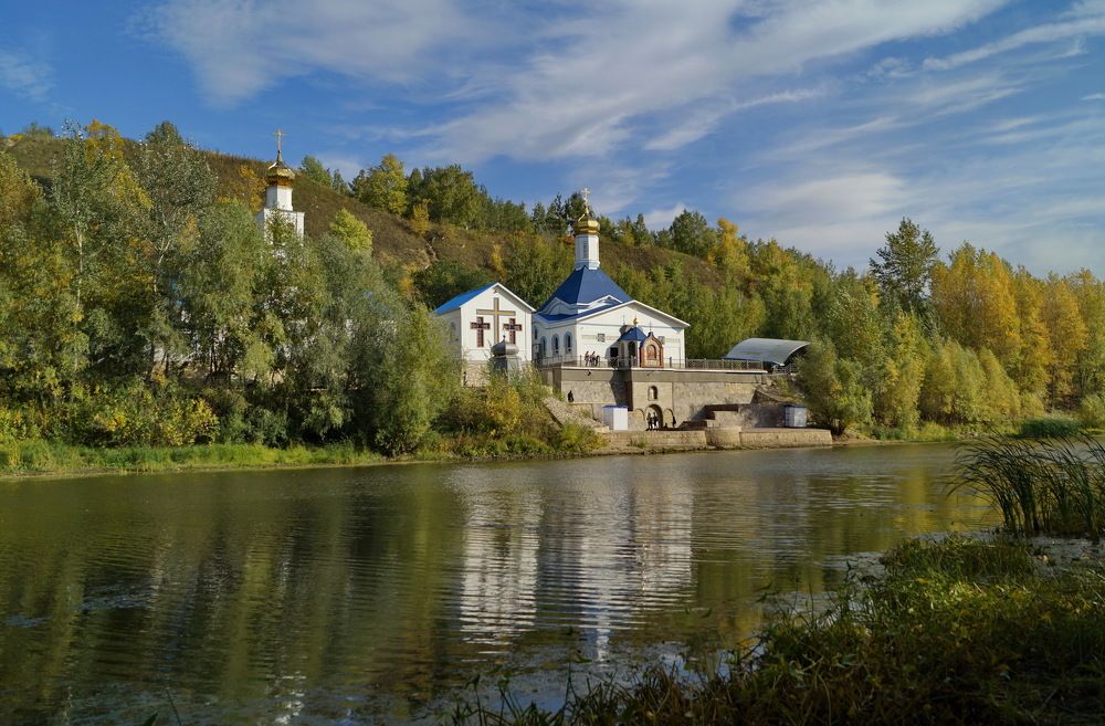 У источника