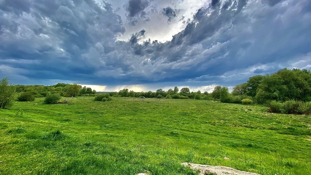 красивые облака перед грозой