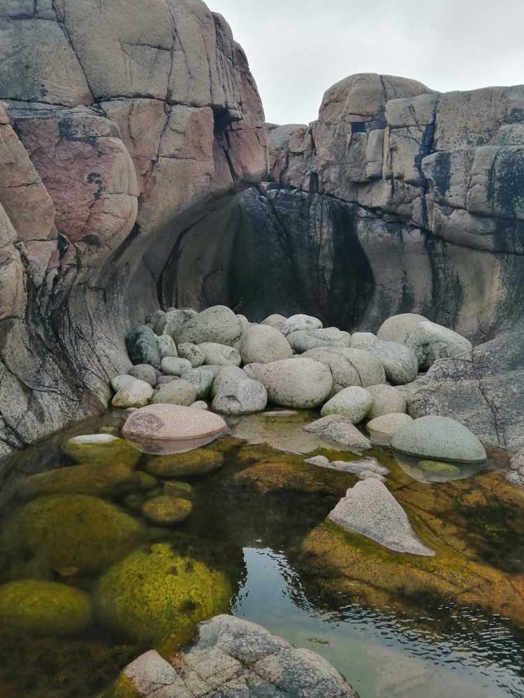 Каменная чаша