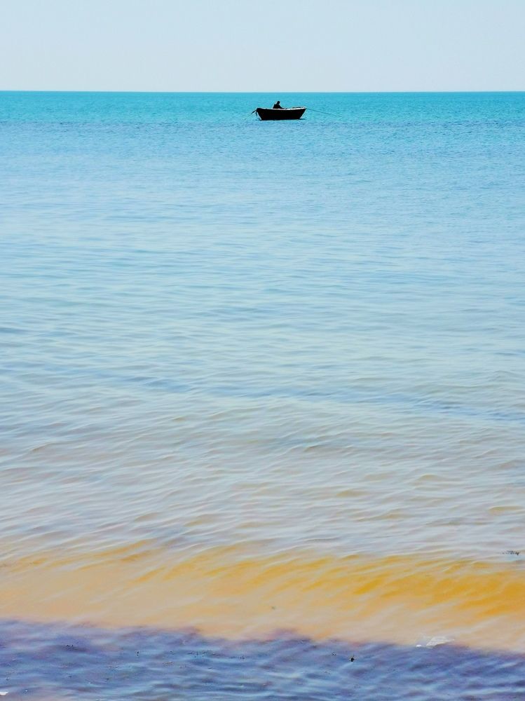 Рыбак и море