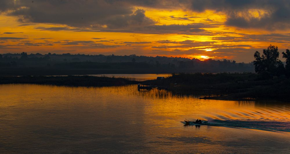Bình minh trên Đầm Tượng
