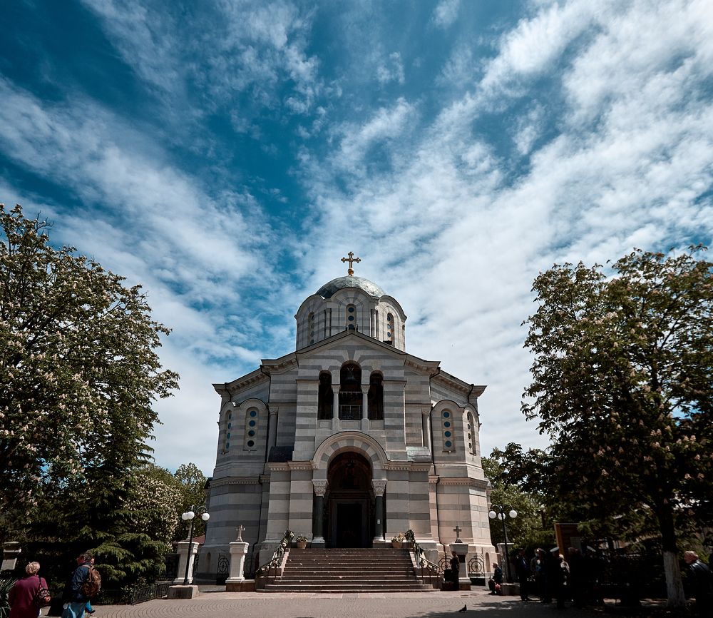 Собор Владимира равноапостольного - усыпальница выдающихся флотоводцев-адмиралов.