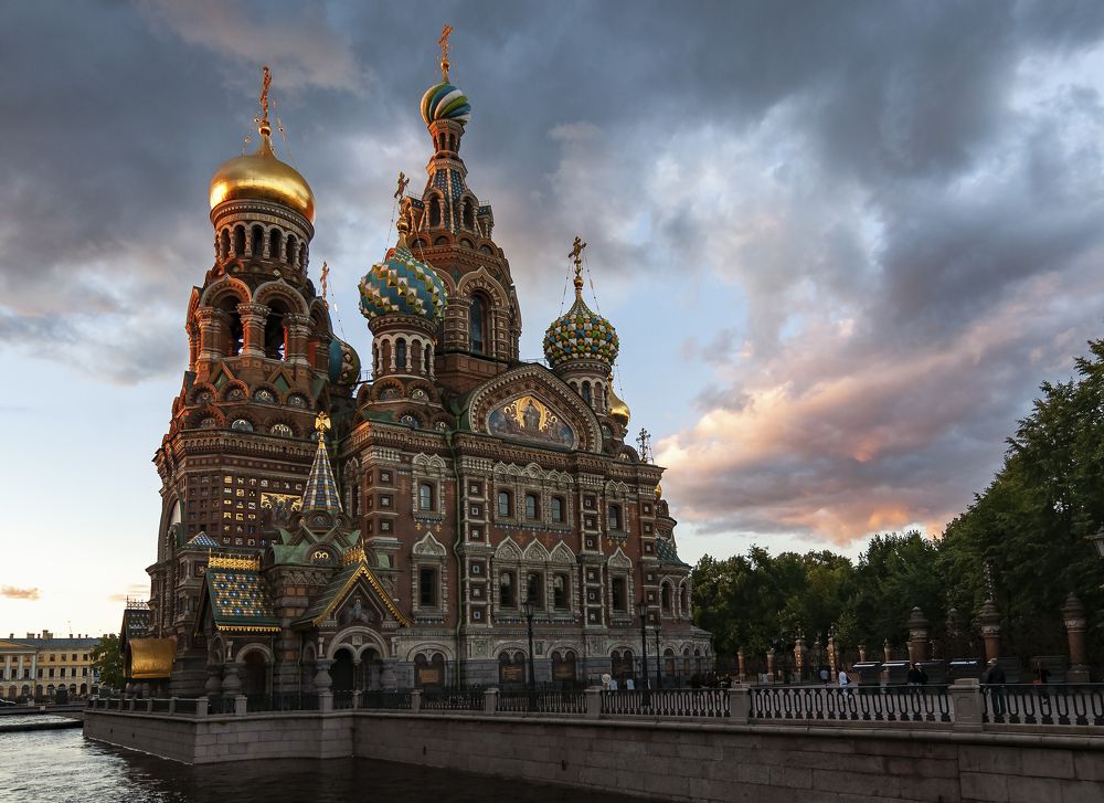 Собо́р Воскресе́ния Христо́ва на Крови́, или храм Спа́са на Крови́ в Санкт-Петербурге