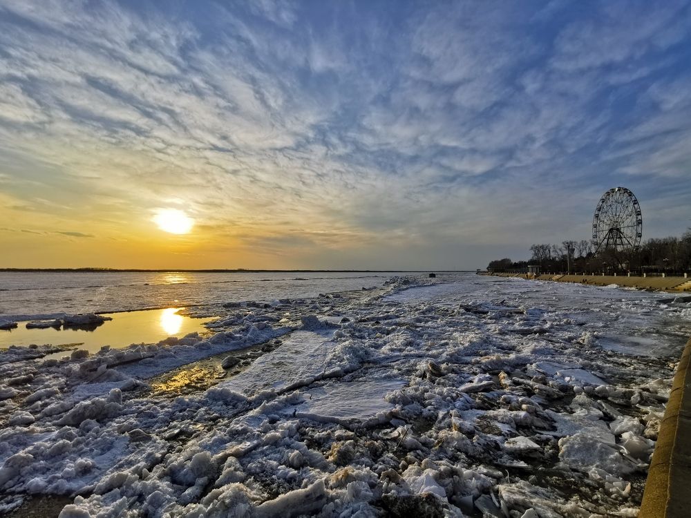 Дрейф Амура на закате