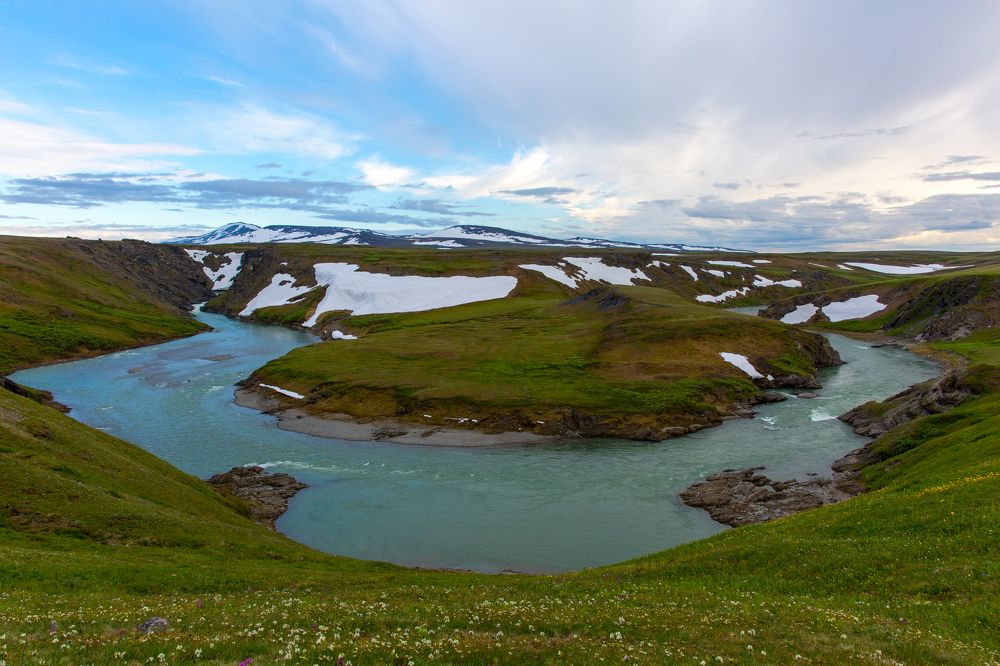 Нярмаяха - красноватая река.