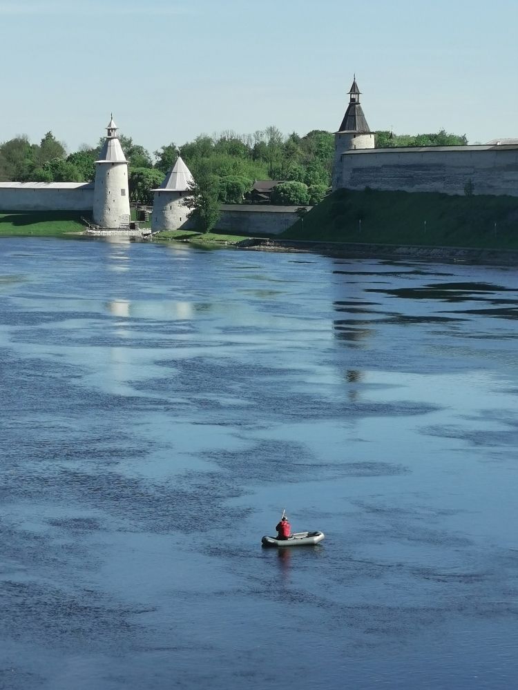 Утренняя рыбалка на реке Великой