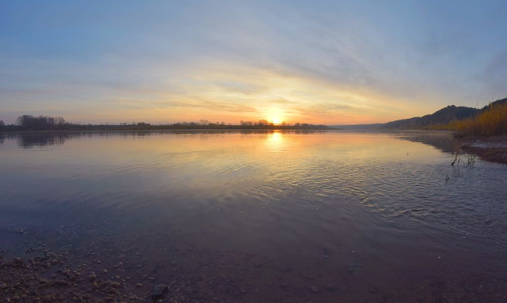 Восход на реке Белая.