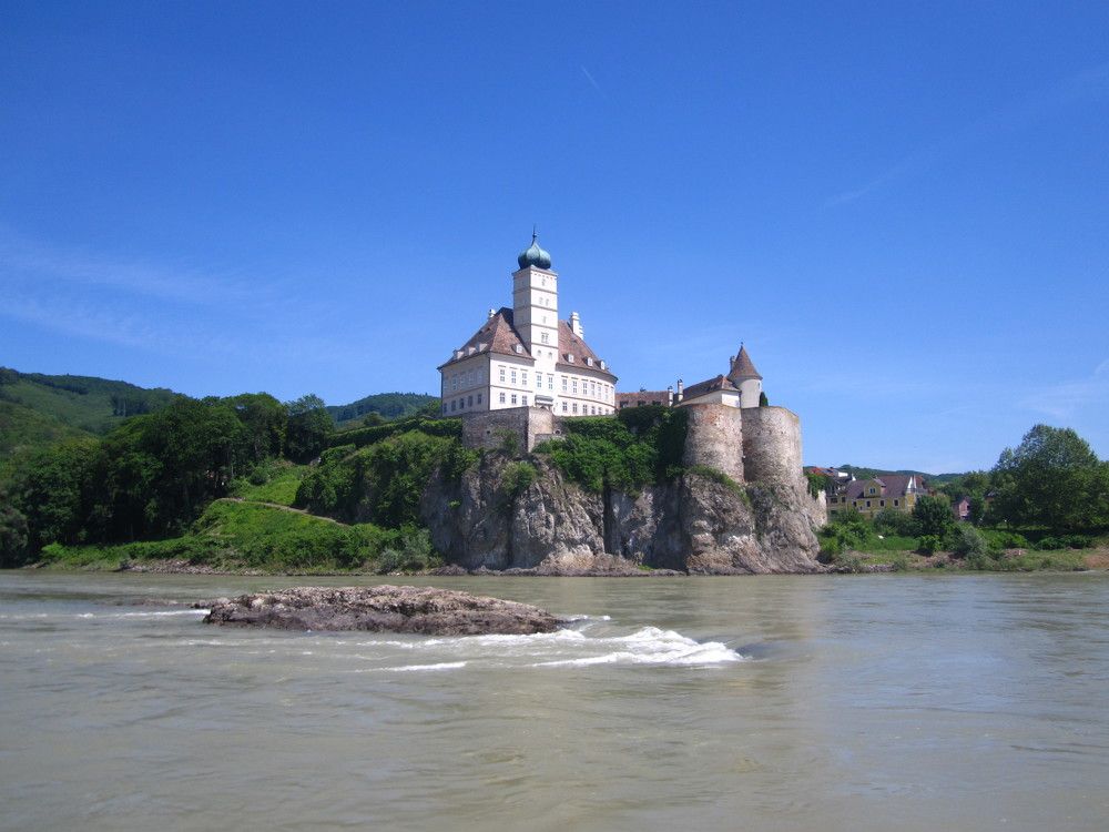 Замок Шёнбюель