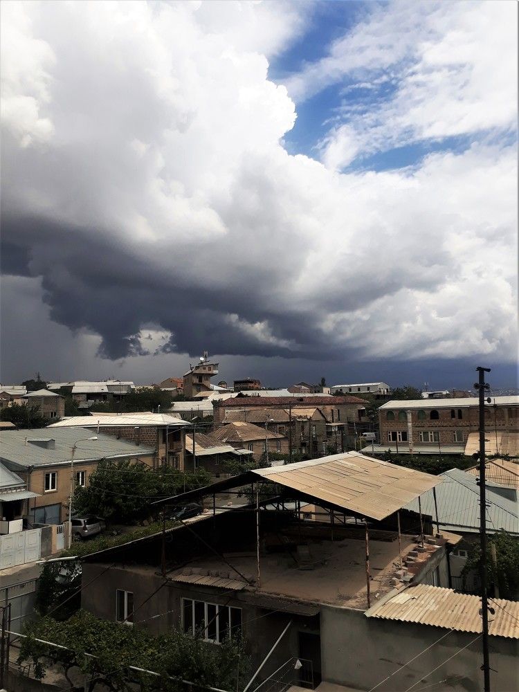 Необыкновенное облака над домами