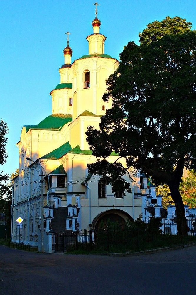 Спасо-Преображенский Авраамиев монастырь, основанный между 1210 и 1219 годами епископом Смоленским Игнатием.