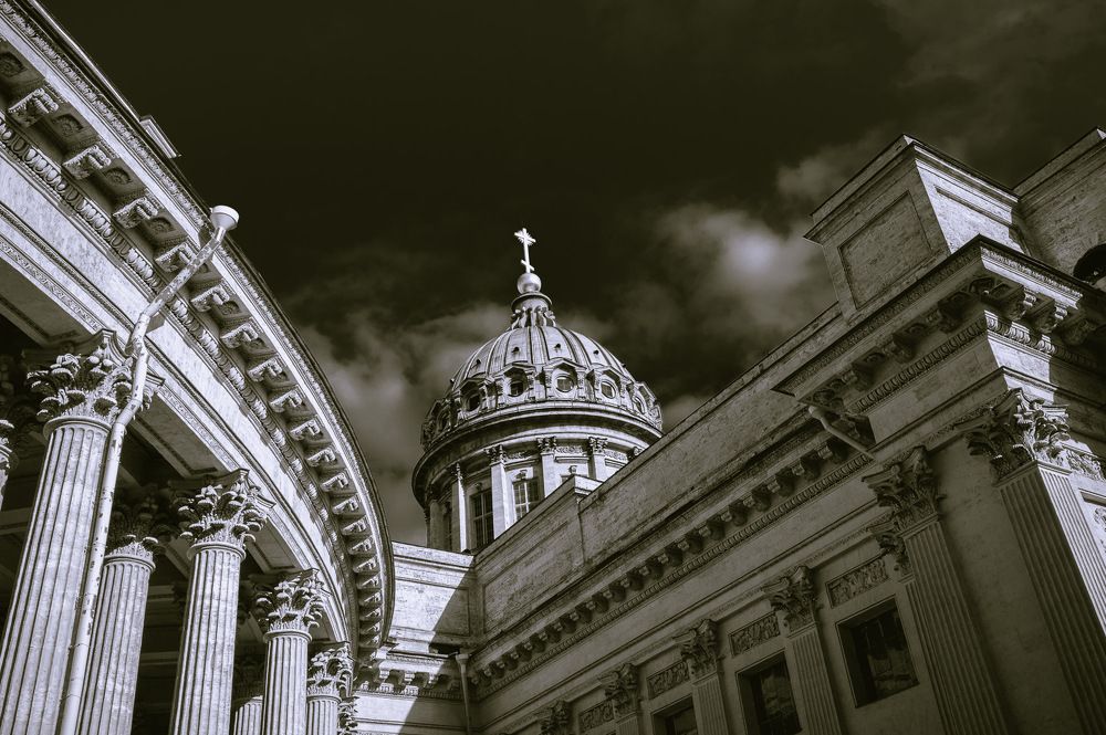 Завораживающие линии Казанского собора.