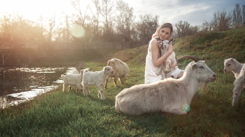 Пастушка с козочками.