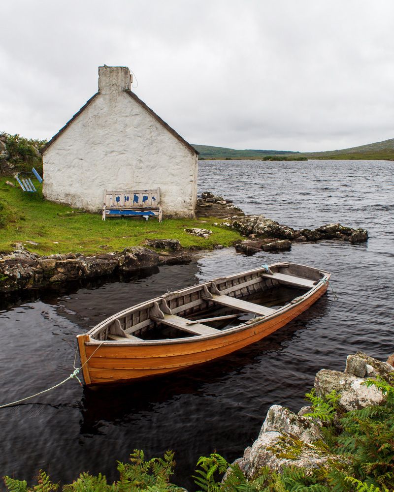 Abandone fishing hut in Connemara