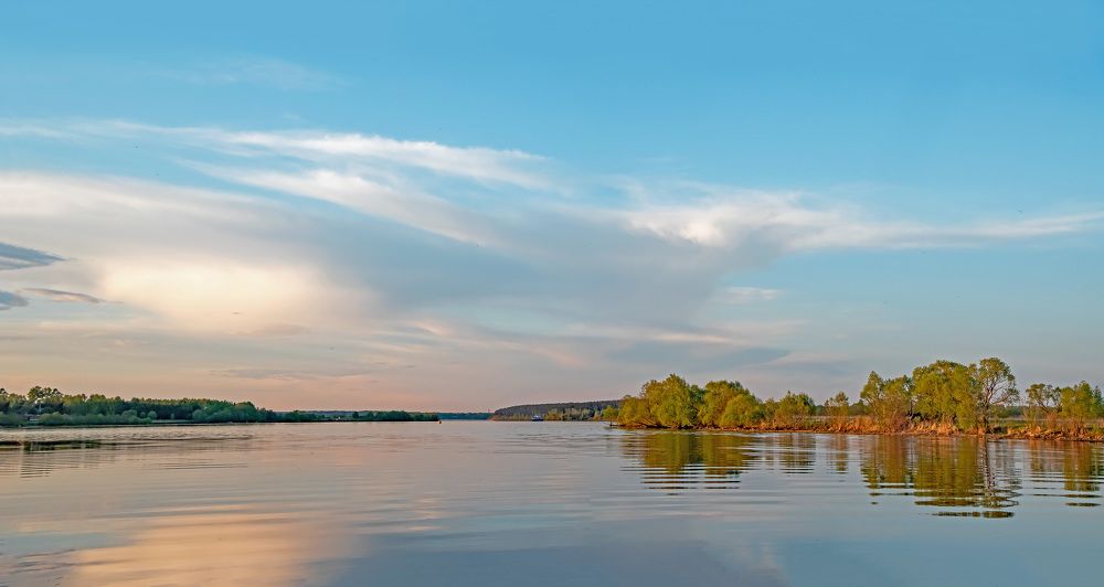 Весенний вечер на Волге.
