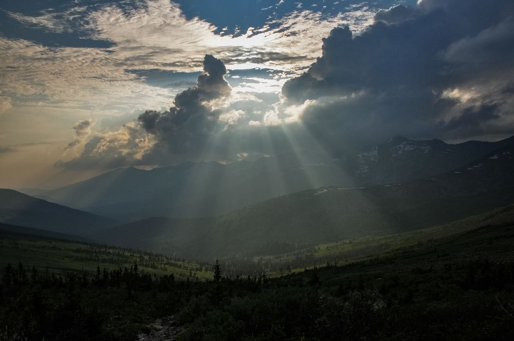 Вечерние облака над горами