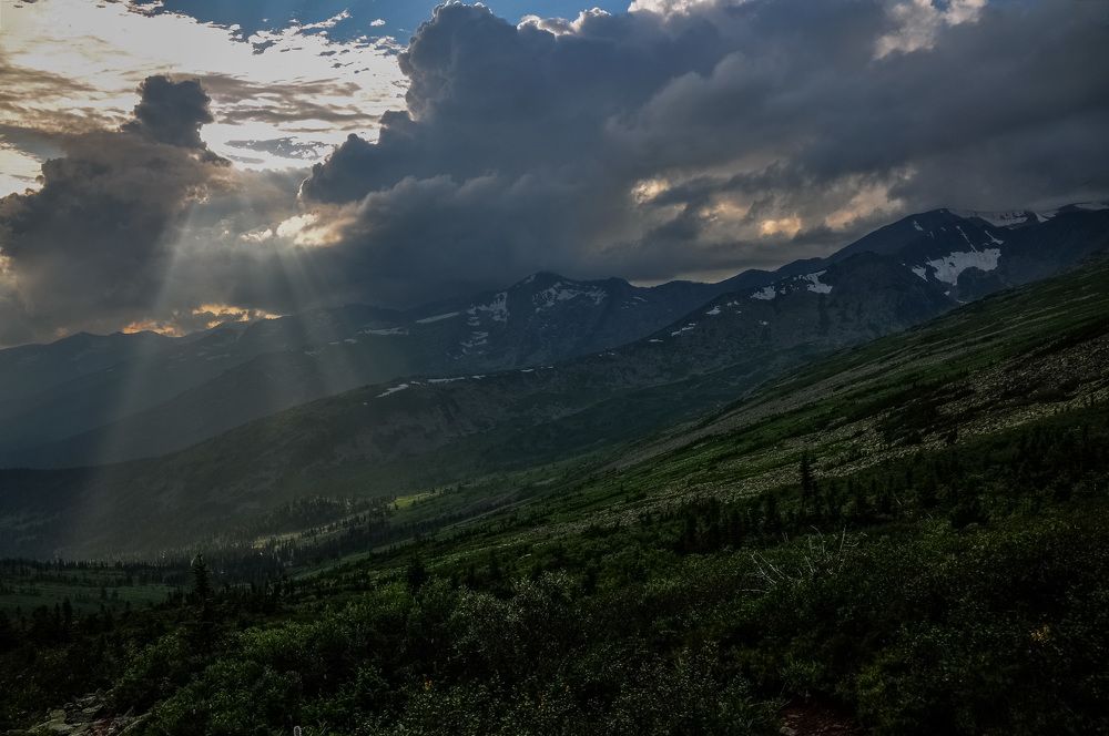 Вечерние облака над горами