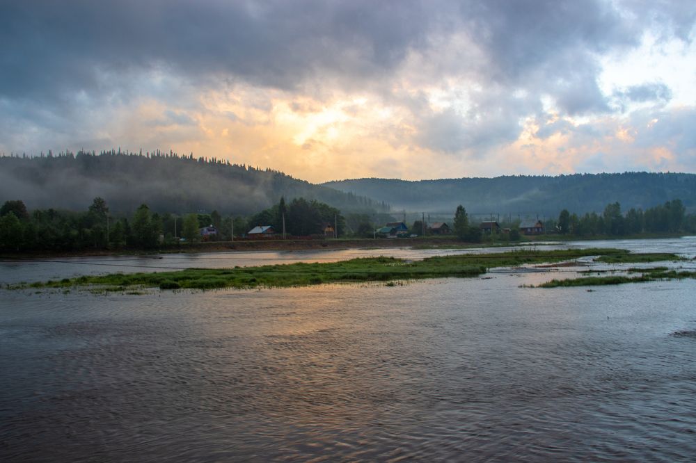 Утро над рекой.