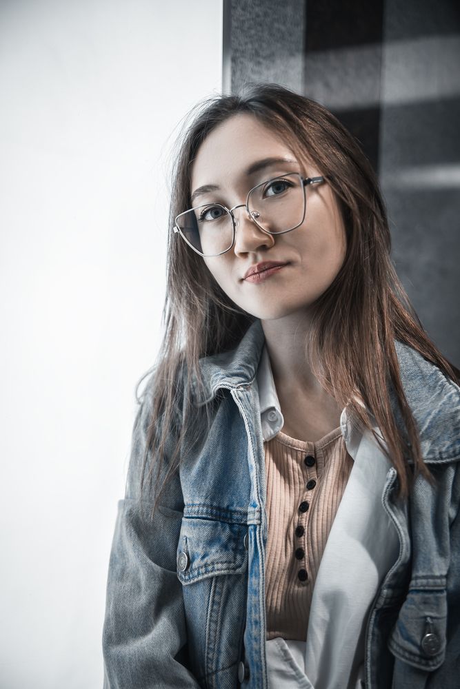 Девушка в переходе