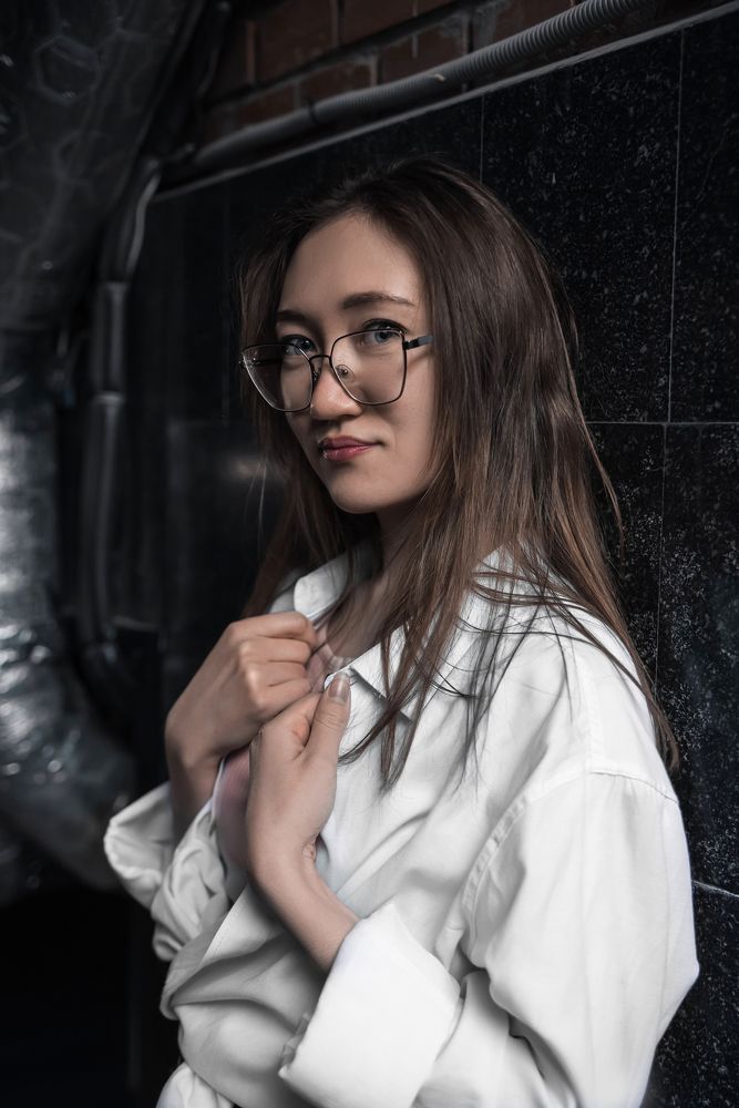 Девушка в переходе