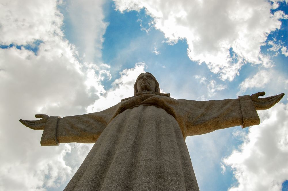 Статуя Иисуса в Лиссабоне.