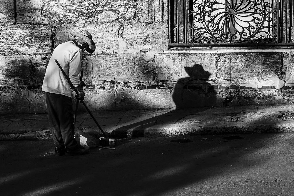 de la Serie Que quiere de nosotros nustra sobra