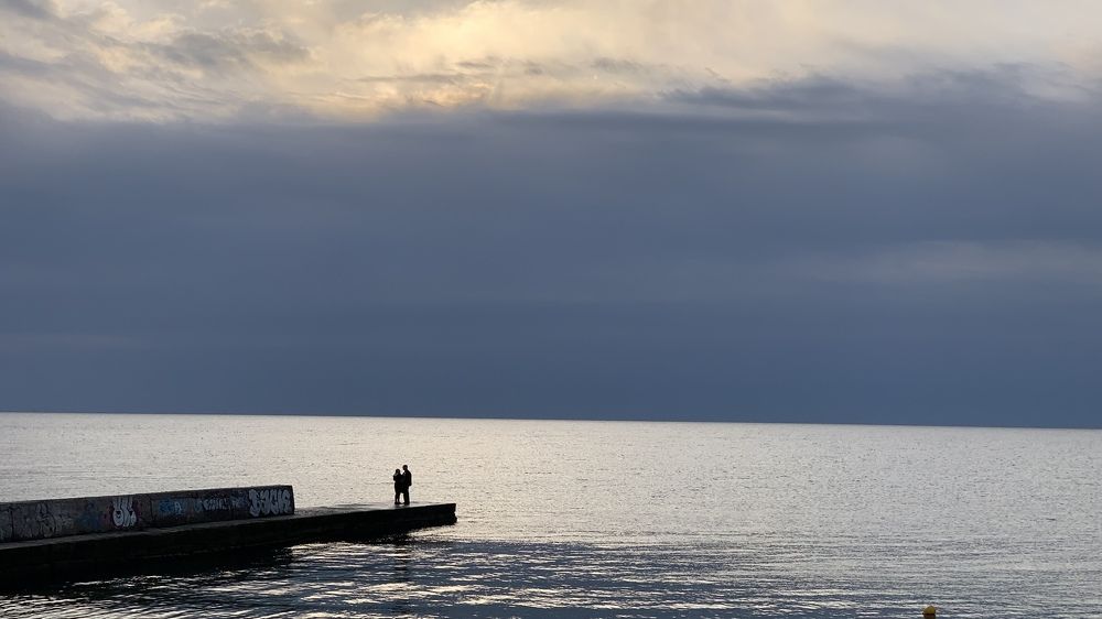 И море и небо одно на Двоих