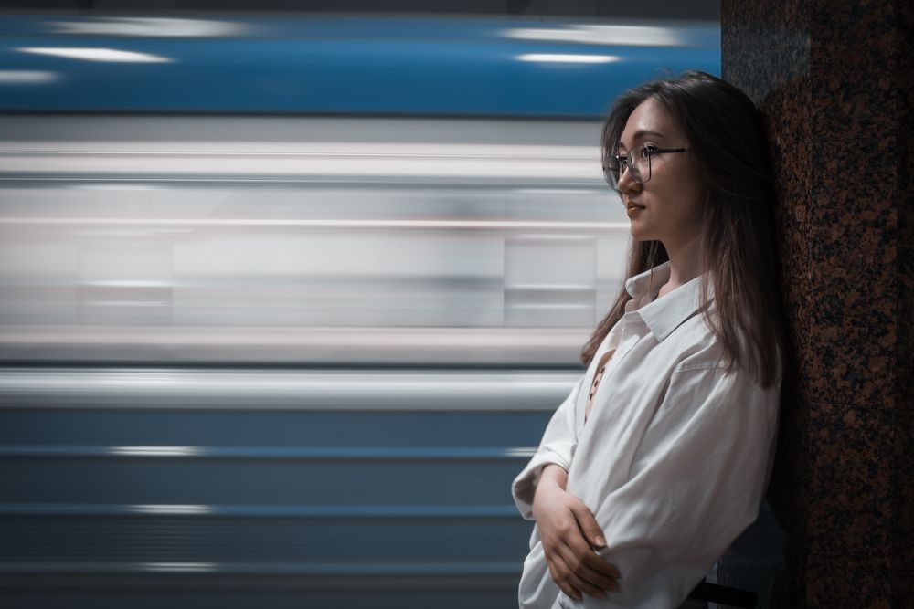 Девушка в метро