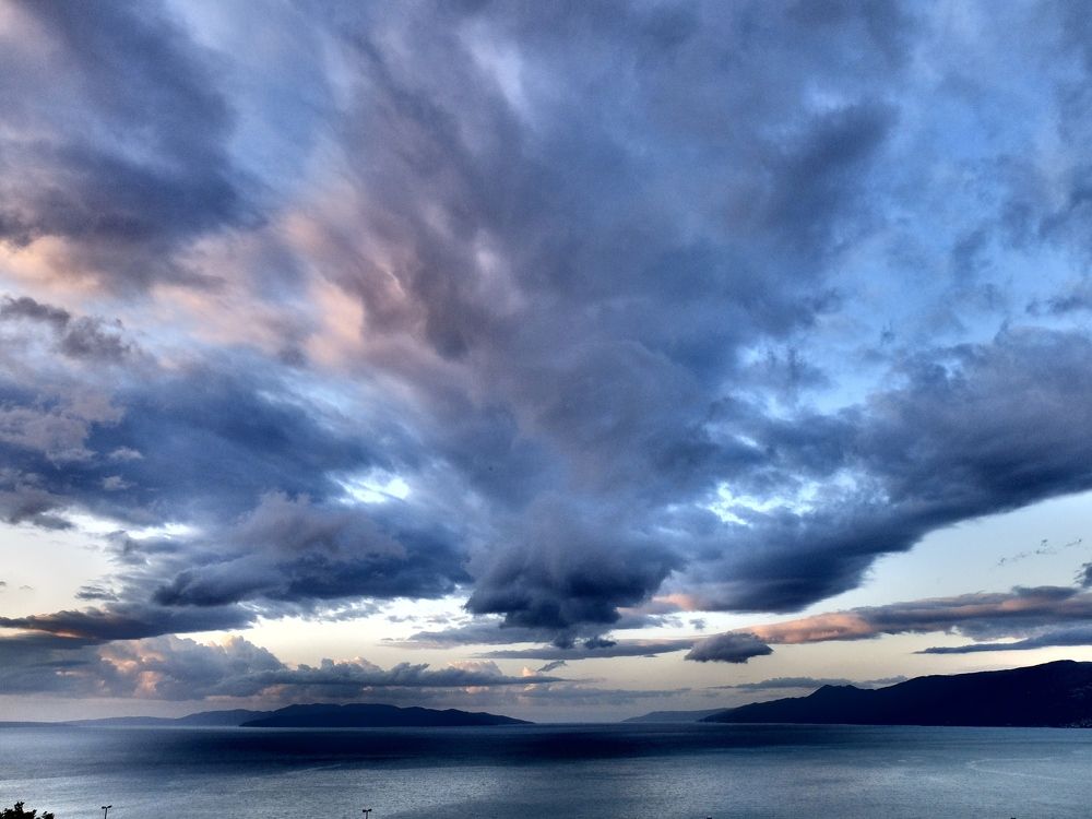 Синь небесная.