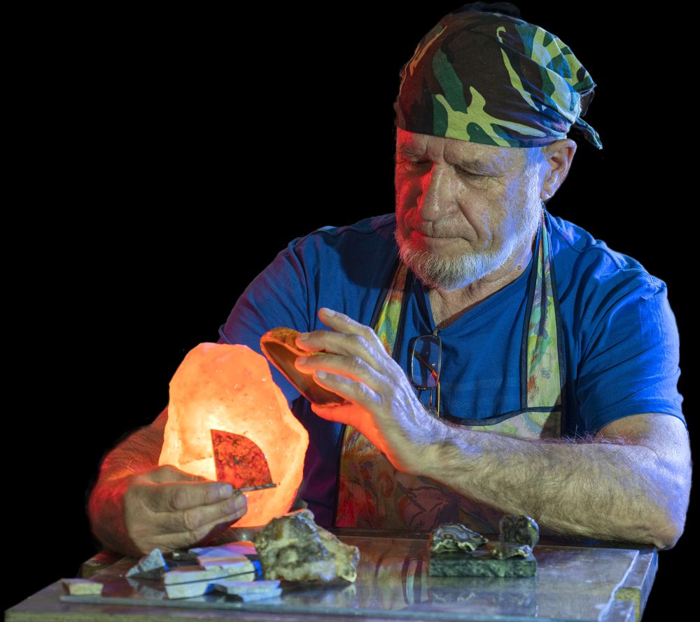 Работа Камнереза Виктора Превысокова.