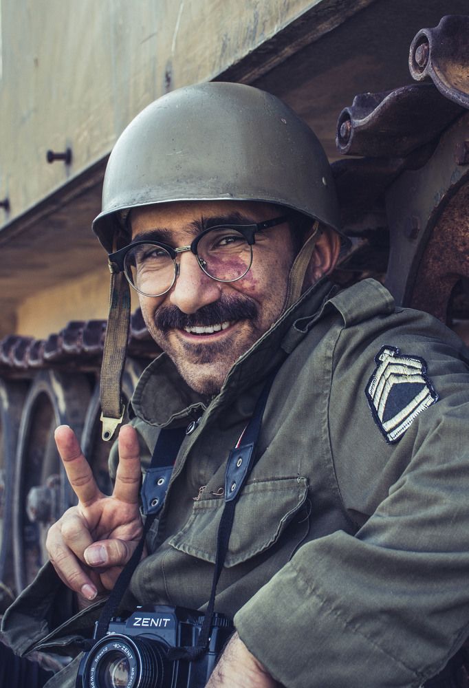 Laugh in the middle of the war