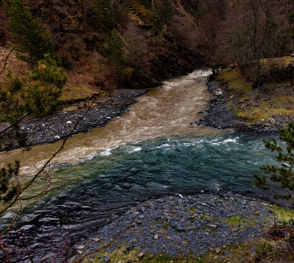 слияние двух рек
