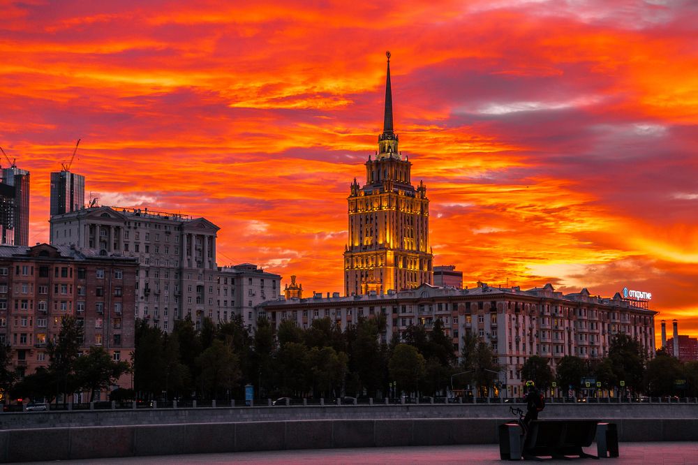 Красочный закат в Москве. Вторая серия.