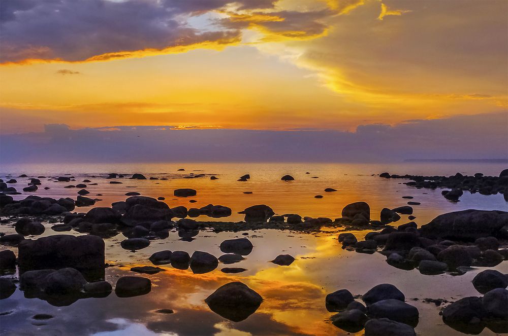 Закат над морем.