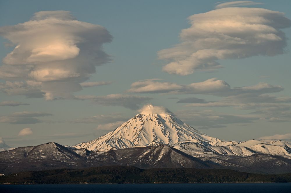 Облака, вулкан, Камчатка.