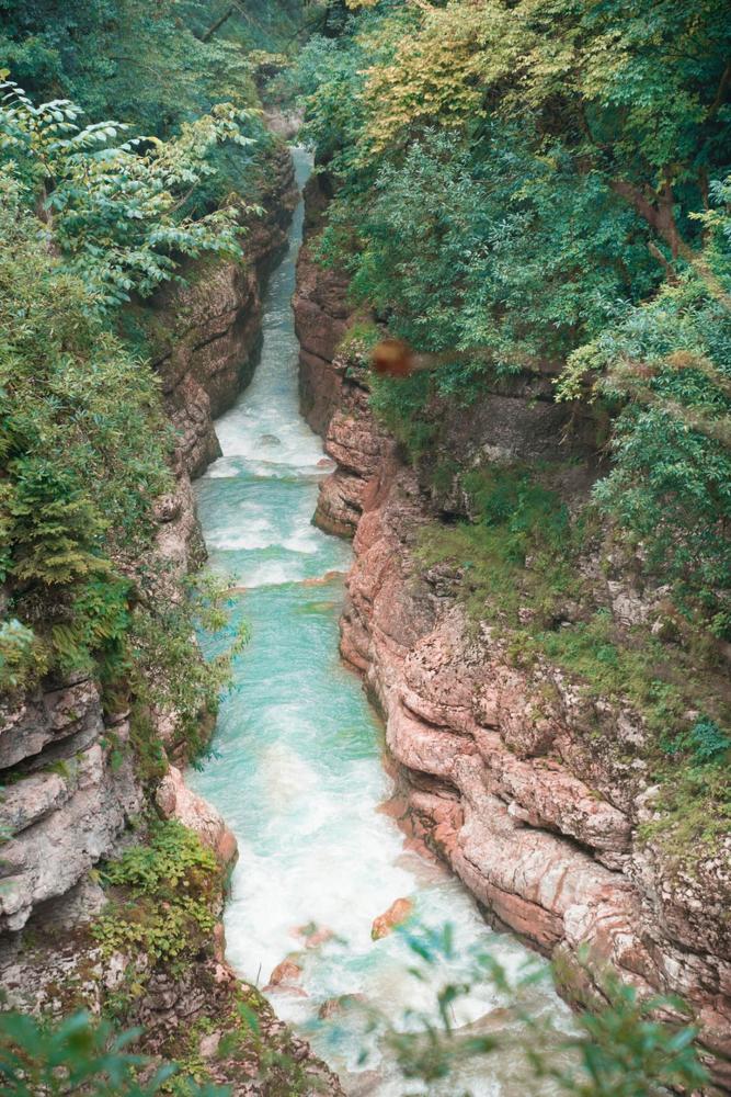Река в Гуамском ущелье