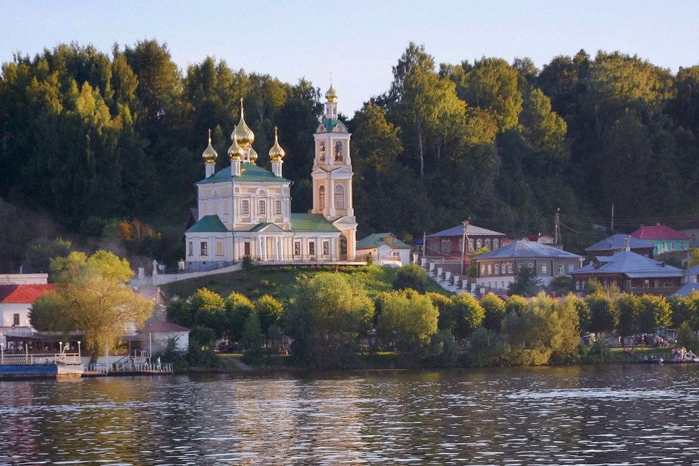 Церковь на берегу Волги.