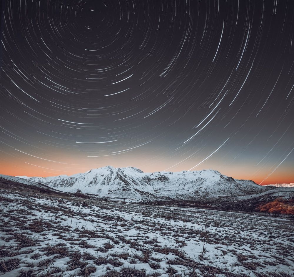 stars at the mountains