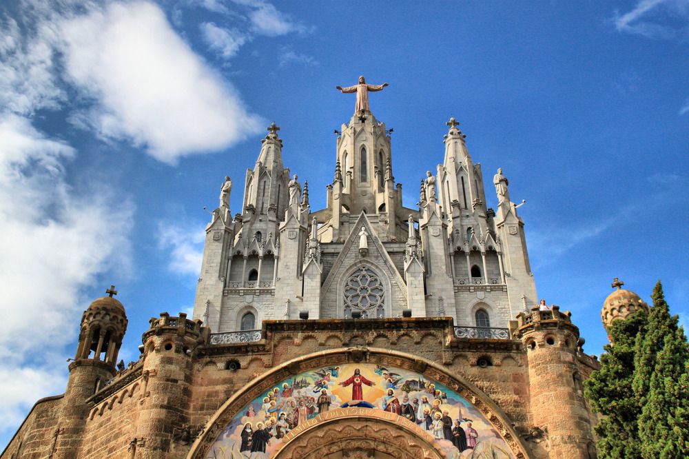 Храм Свято́го Се́рдца Иисуса (кат. Temple del Sagrat Cor de Jesús, исп. Templo Sagrado Corazón de Jesús). Барселона