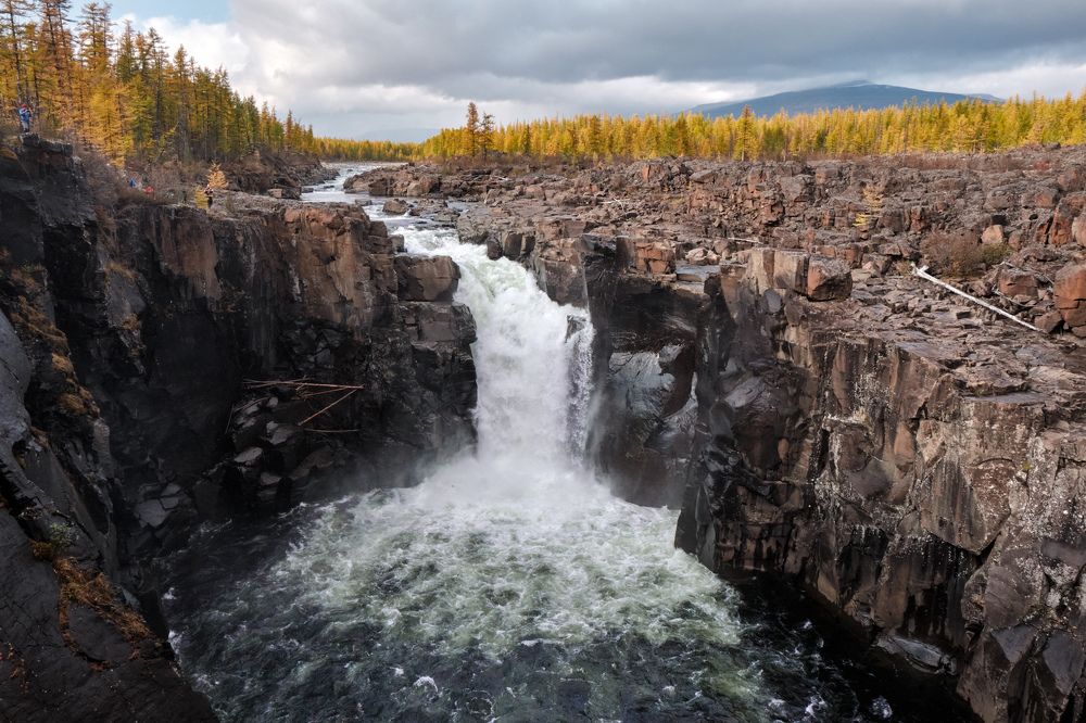 Плато Путорана. Водопад на реке Нерал.