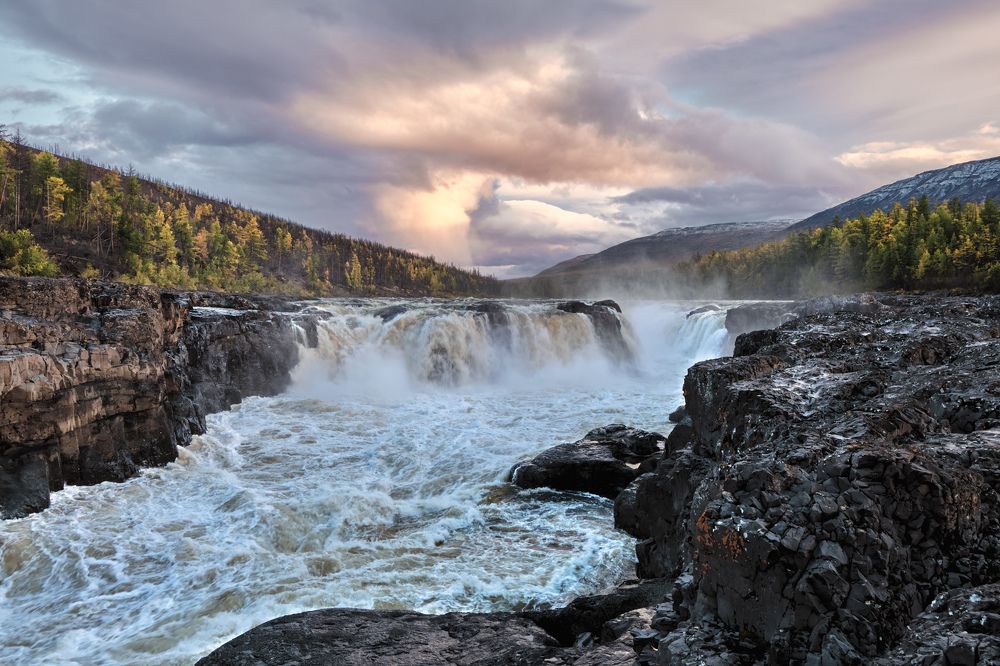 Плато Путорана. Река Курейка. Большой Курейский водопад.