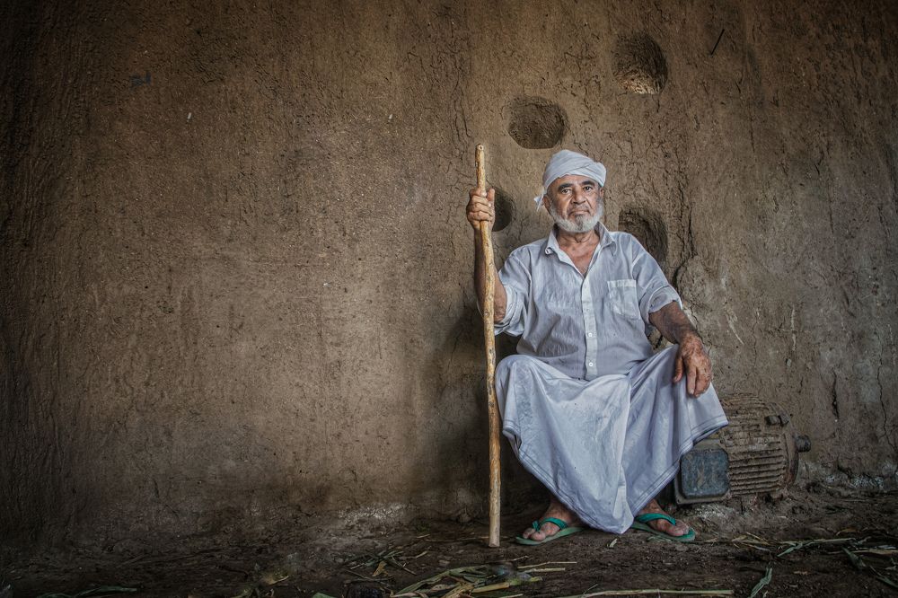 Life escapes like a dream  We cannot catch it