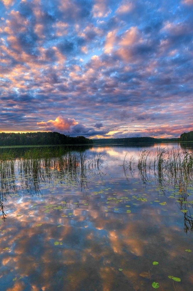 Закат на озере