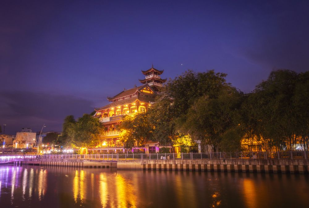 big lantern of buddha