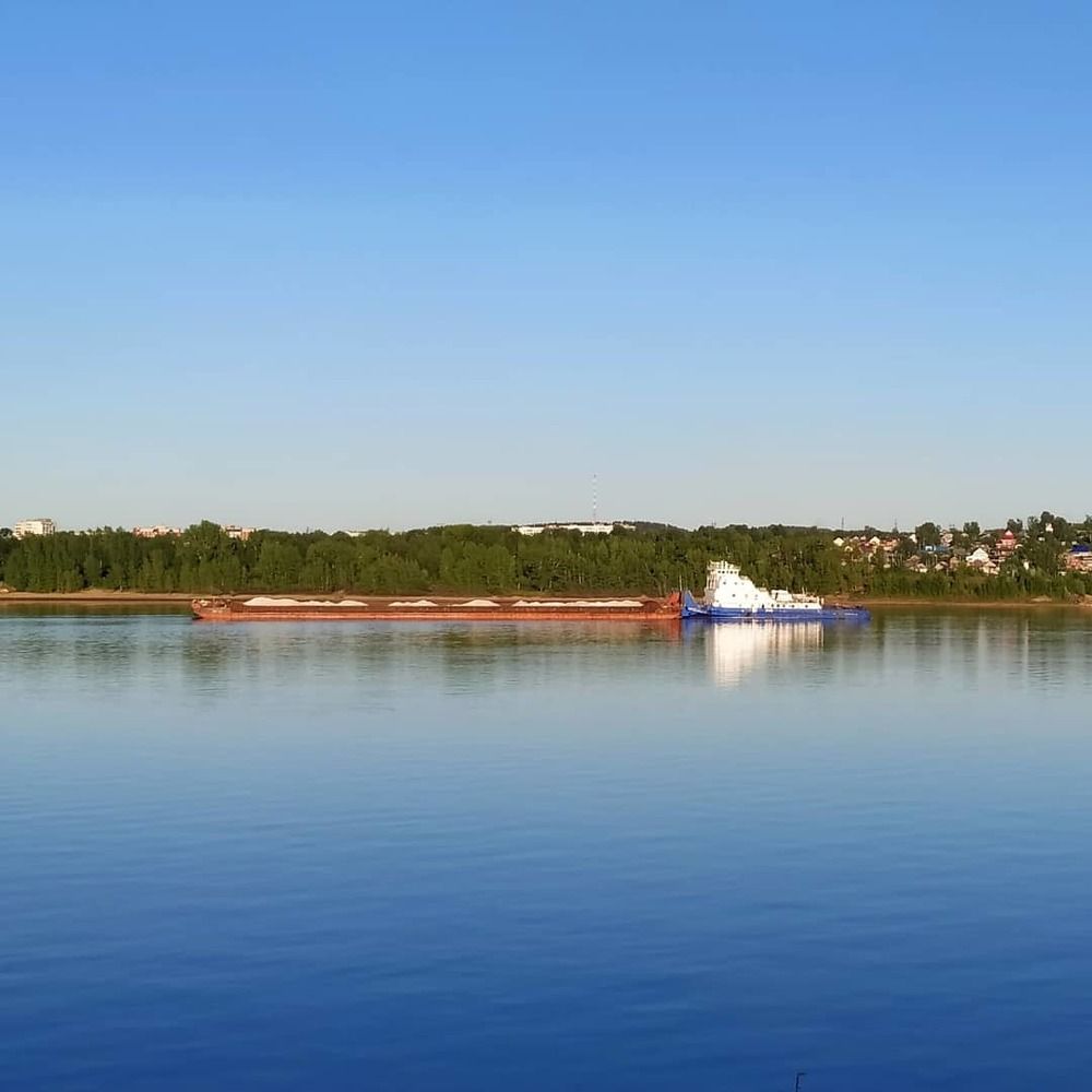 Плывущая песочница на реке Кама