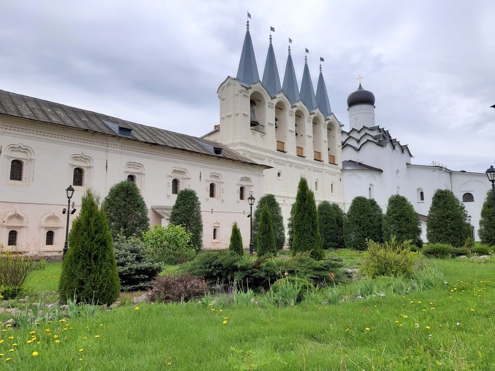 Тихвинский мужской монастырь.