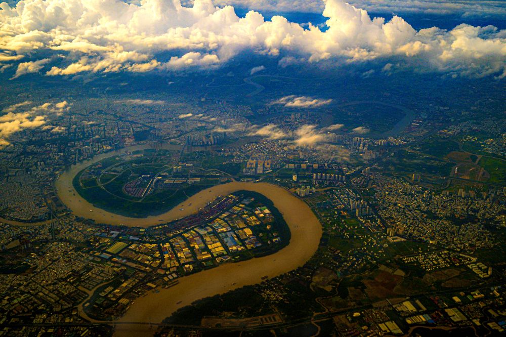 KHÚC QUANH DÒNG SÔNG