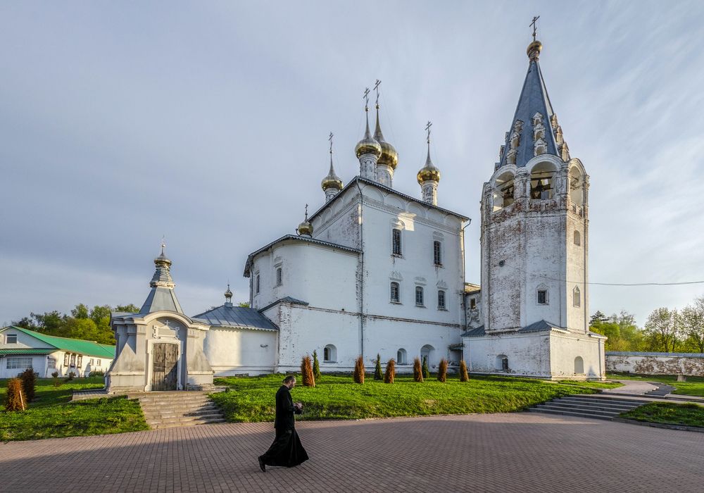 монастырская тишина