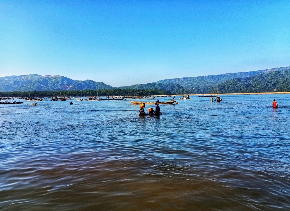 People living in riverside areas primarily rely on rock and coal for their livelihoods.